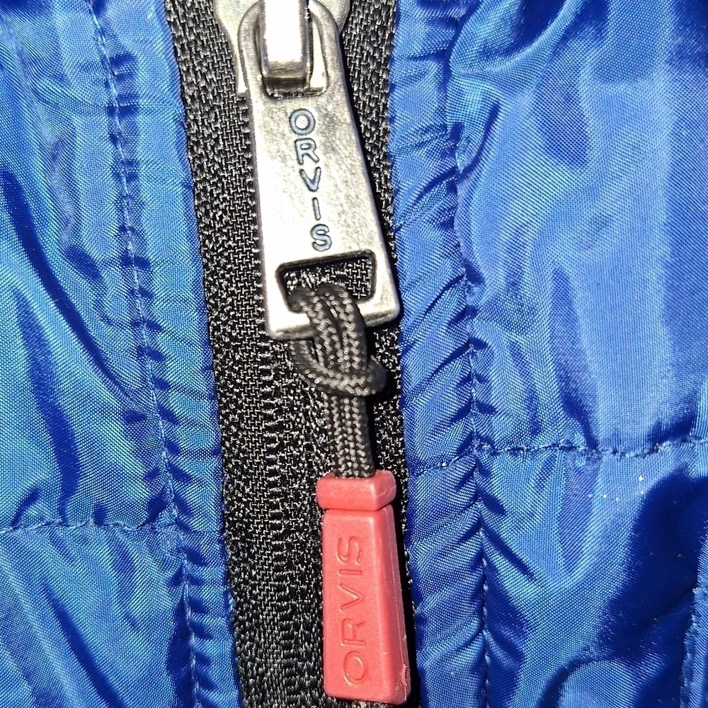 An Orvis blue quilted bodice jacket in a Men's size XL